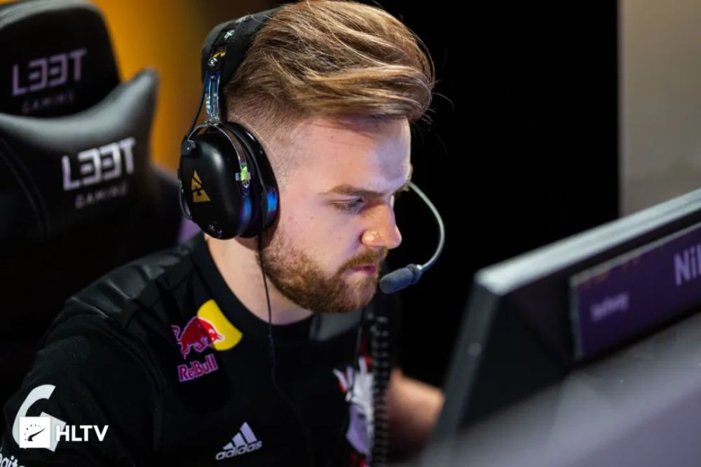 RNG战胜JDG，又是让二追三，管泽元施法YYDS！