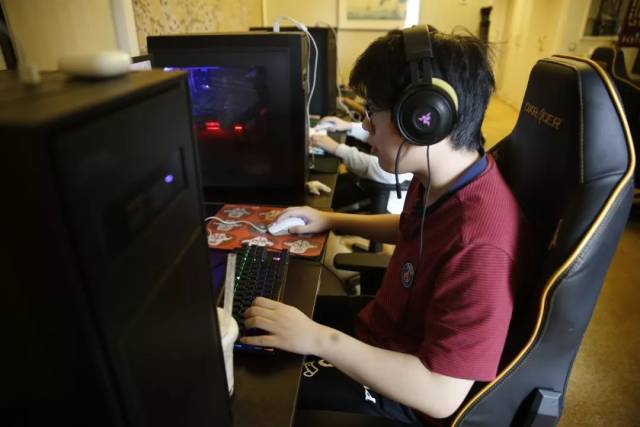 SAW 击败 aurora ，而 3DMAX 在 PGL Masters Bucharest 2025 中输给了 Astralis